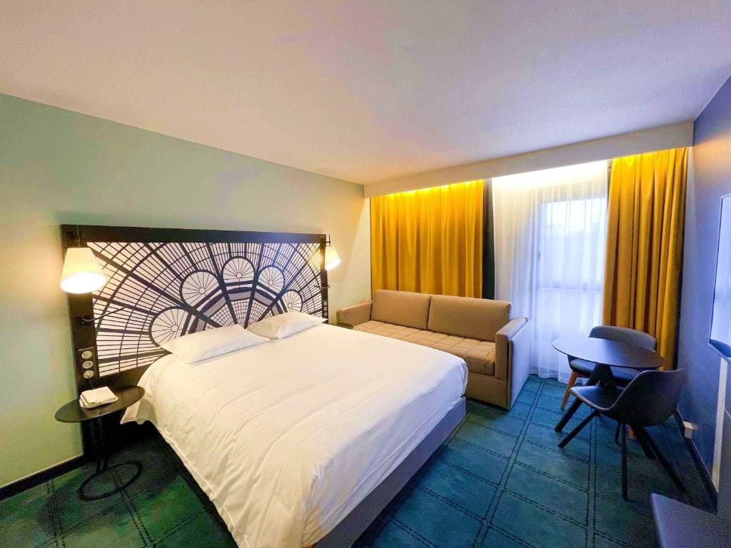 4*MERCURE PARIS PORTE DE VERSAILLES EXPO OR SIMILAR